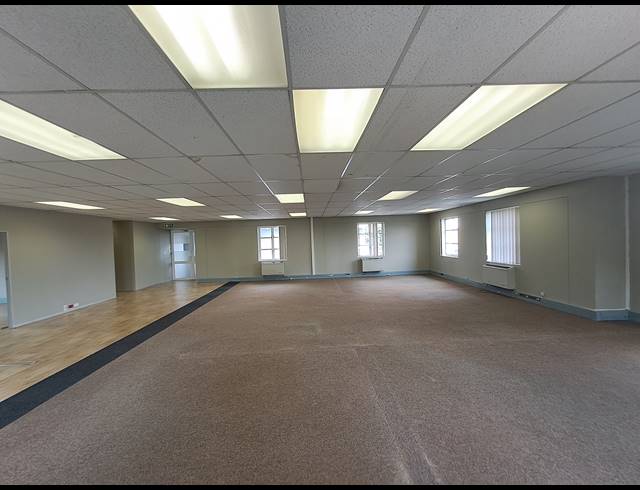 218M² OFFICE TO LET IN HYDE PARK